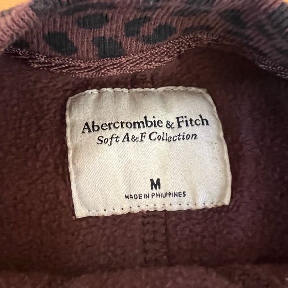 Leopard Print Crew Neck By Abercrombie! - Picture 3 of 3